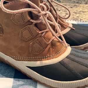 Size 8.5 brown Sorel booties